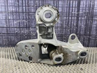 Кронштейн двигателя левый AUDI A4 Avant 2004