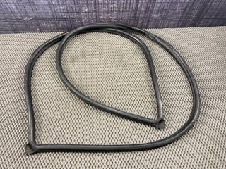 Подкапотный уплотнитель Volkswagen Touareg 2003