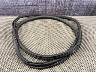 Уплотнительная резинка задняя AUDI Allroad 2002