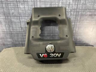 Декоративная накладка двигателя Volkswagen Passat 2004