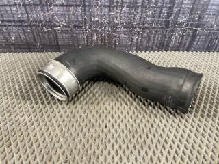 Патрубок интеркуллера Volkswagen Passat Variant 2010 контрактная Патрубок интеркуллера Volkswagen Passat Variant 2010