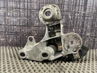 Кронштейн двигателя правый AUDI A4 Avant 2006