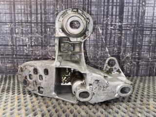 Кронштейн двигателя левый AUDI A4 Avant 2004