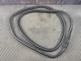 Уплотнительная резинка задняя AUDI Q7 2007