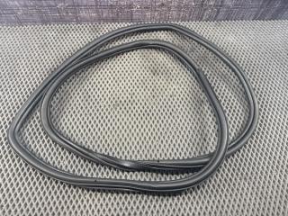 Уплотнительная резинка задняя AUDI Q7 2007