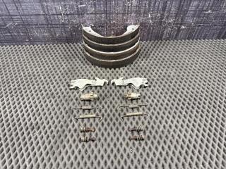 Комплект колодок ручного тормоза AUDI Q7 2007 контрактная Комплект колодок ручного тормоза AUDI Q7 2007