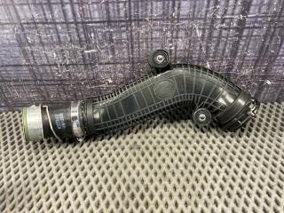 Патрубок интеркуллера Volkswagen Passat Variant 2010 контрактная Патрубок интеркуллера Volkswagen Passat Variant 2010