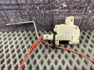 Замок лючка бензобака AUDI A4 Avant 2007