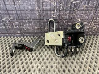 Петля двери передняя правая AUDI Allroad 2005