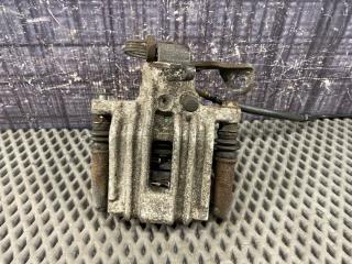 Суппорт задний правый Volkswagen Passat Variant 2000