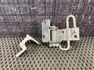 Петля двери передняя правая Volkswagen Passat Variant 2010