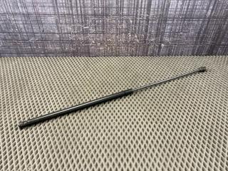 Амортизатор капота AUDI A4 Avant 2006 контрактная Амортизатор капота AUDI A4 Avant 2006