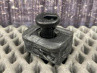 Подушка радиатора AUDI A4 2004