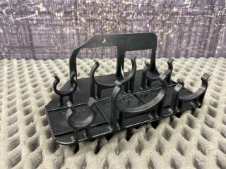 Крепление фишек AUDI A4 2004 контрактная Крепление фишек AUDI A4 2004