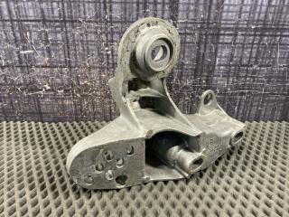 Кронштейн двигателя левый AUDI A4 2004