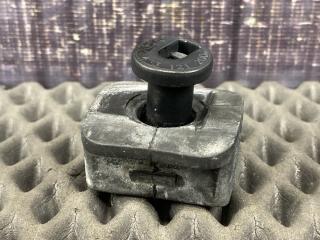 Подушка радиатора AUDI A4 2004