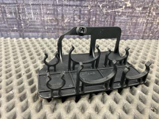 Крепление фишек AUDI A4 2004 контрактная Крепление фишек AUDI A4 2004