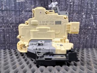 Замок двери передний правый Volkswagen Passat 2008