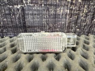 Фото запчасти плафон салона AUDI A4 Avant 2006 контрактная запчасть Запчасть плафон салона AUDI A4 Avant 2006