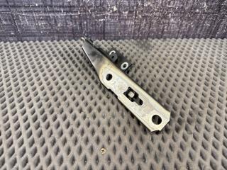 Петля капота левая AUDI A4 2006 контрактная Петля капота левая AUDI A4 2006