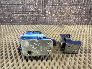 Петля двери задняя левая Volkswagen Touareg 2003