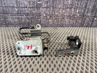 Петля двери передняя правая Volkswagen Touareg 2003