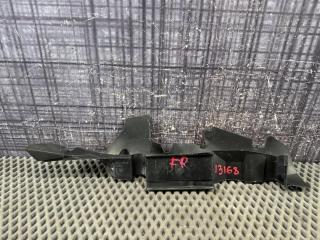 Воздуховод радиатора правый Volkswagen Passat 2000