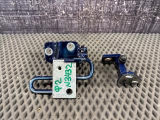 Петля двери задняя правая Volkswagen Passat Variant 2006