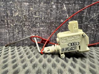 Замок лючка бензобака AUDI A4 2003