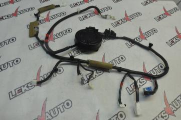 Коса багажника Toyota Celsior 2001