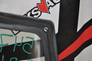 Стекло собачника заднее правое VehiCross 1998 UGS25DW 6VD1