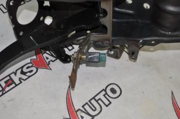 Педаль тормоза Isuzu VehiCross UGS25DW 6VD1 Педаль тормоза Isuzu VehiCross UGS25DW 6VD1