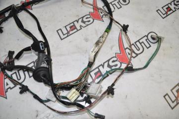 Коса правой двери VehiCross 1998 UGS25DW 6VD1