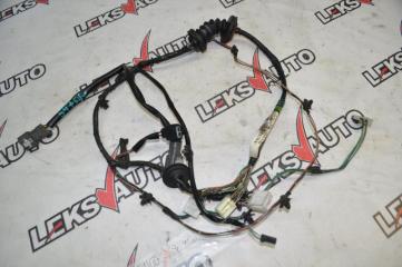 Коса правой двери VehiCross 1998 UGS25DW 6VD1