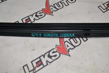 Уплотнитель стекла двери правый VehiCross 1998 UGS25DW 6VD1