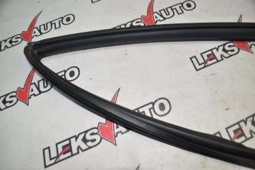 Уплотнитель стекла двери правый VehiCross 1998 UGS25DW 6VD1