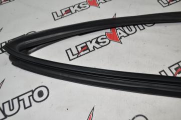 Уплотнитель стекла двери правый VehiCross 1998 UGS25DW 6VD1