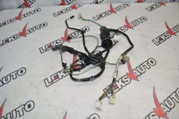 Коса левой двери VehiCross 1998 UGS25DW 6VD1