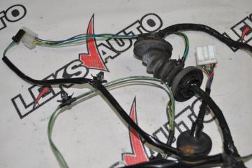 Коса левой двери VehiCross 1998 UGS25DW 6VD1