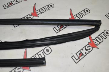 Уплотнитель стекла двери левый VehiCross 1998 UGS25DW 6VD1