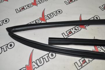 Уплотнитель стекла двери левый VehiCross 1998 UGS25DW 6VD1