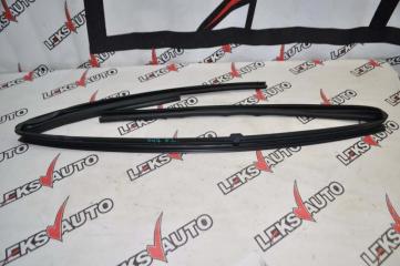 Уплотнитель стекла двери левый VehiCross 1998 UGS25DW 6VD1