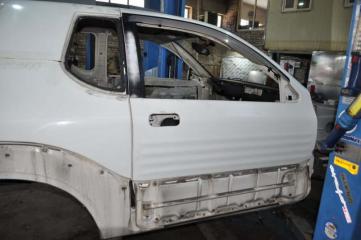Запчасть дверь правая Isuzu VehiCross 1998