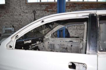 Дверь левая Isuzu VehiCross UGS25DW 6VD1