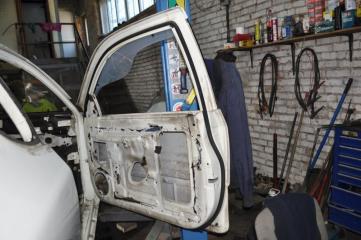 Дверь правая VehiCross 1998 UGS25DW 6VD1