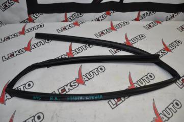 Уплотнитель стекла двери задний правый Nissan Stagea 2002