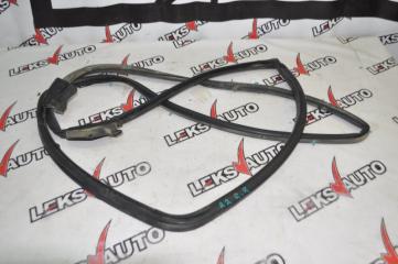 Запчасть уплотнитель двери задний правый Toyota Hilux Surf -