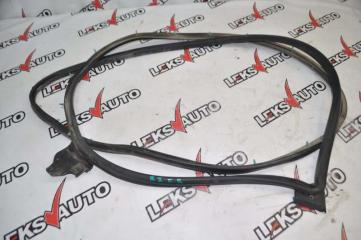 Запчасть уплотнитель двери передний правый Toyota Hilux Surf -