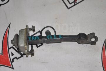 Ограничитель двери правый Nissan Safari