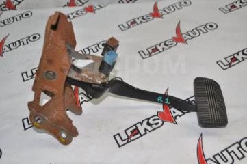 Педаль тормоза Nissan Skyline